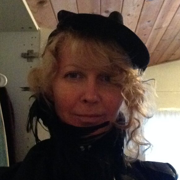 Meet your Posher, Sharon - Picture 1 of 1